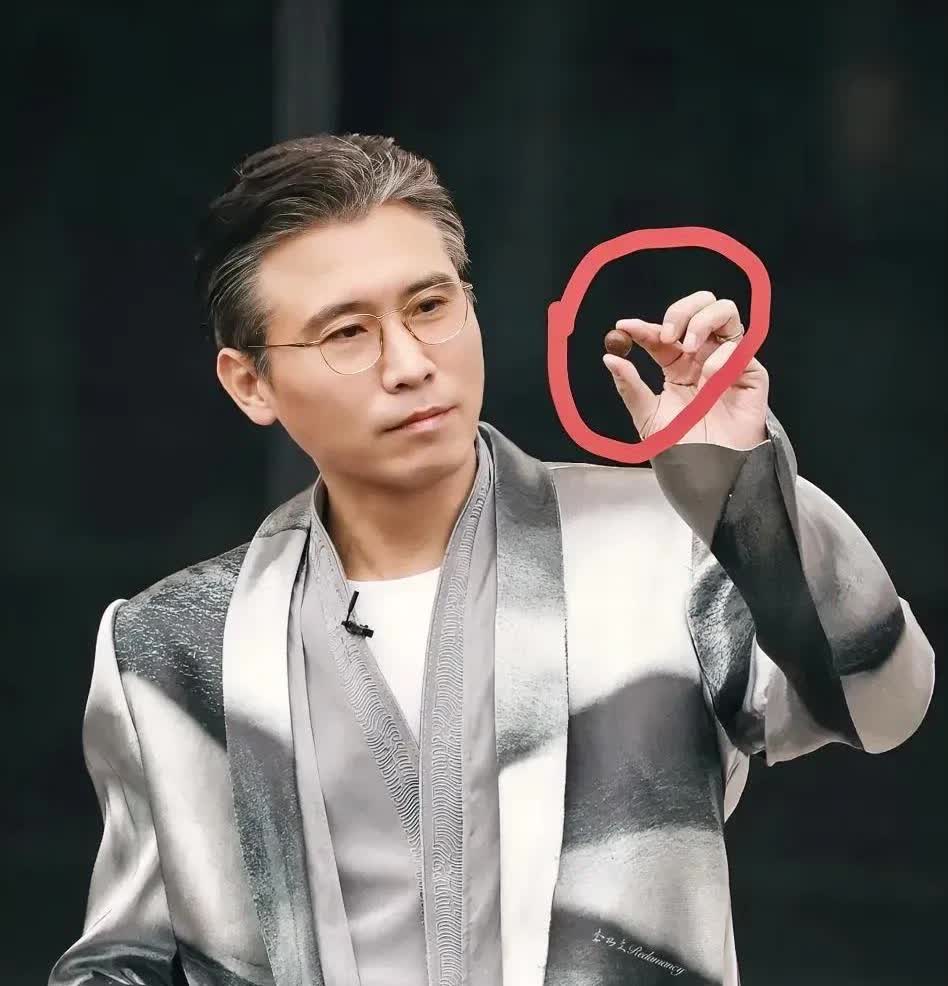 我猜到李乃文会回应，也想到过李乃文会哀悼，可我没想到的，他只默默