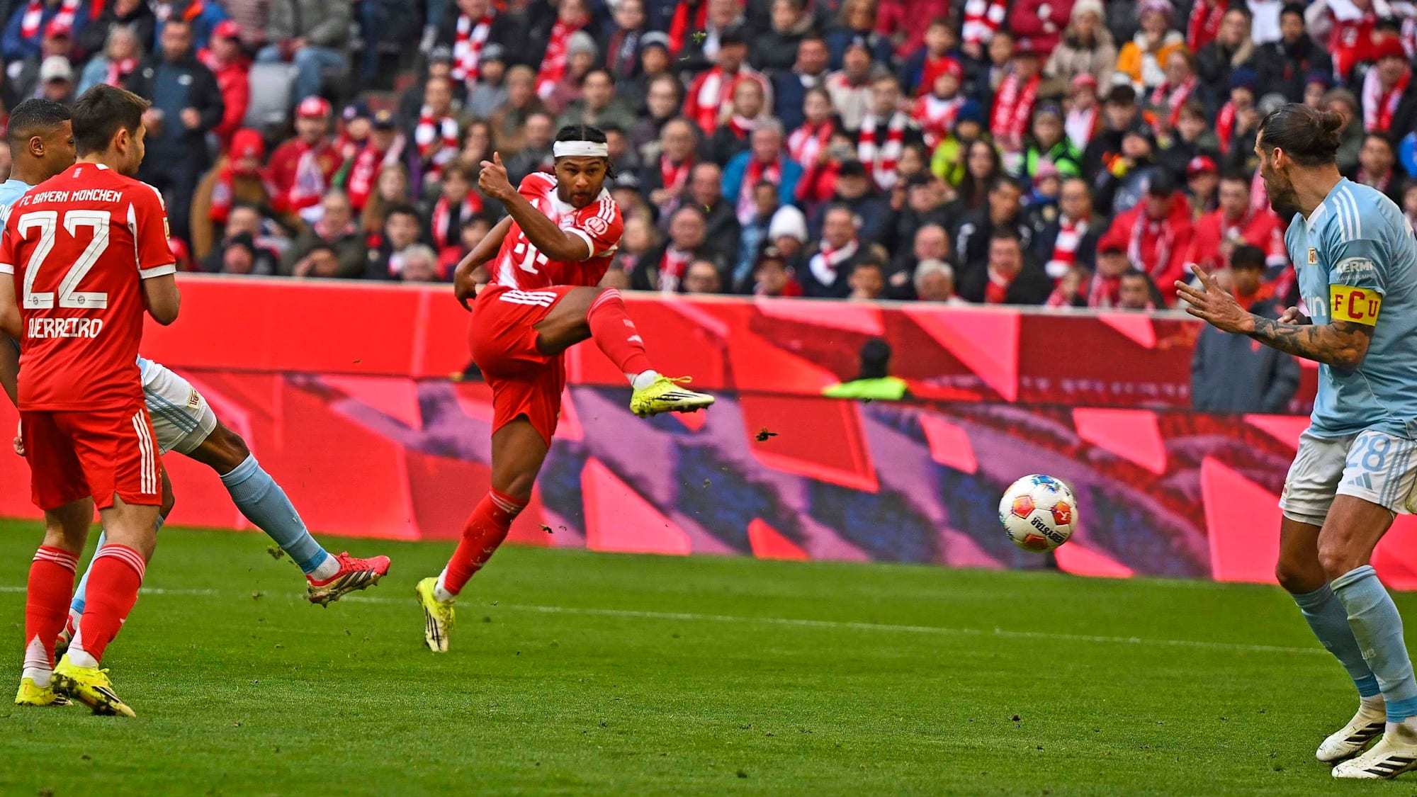 拜仁4-0大胜柏林联，最大的收获莫过于格纳布里踢出了信心！全场比赛，格纳布里梅开