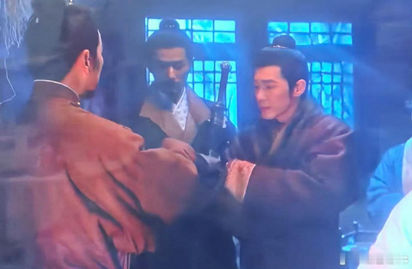 白宇183吃尽身高的苦白宇183的身高自带“苦情”戏码！开推时被3个190衬得