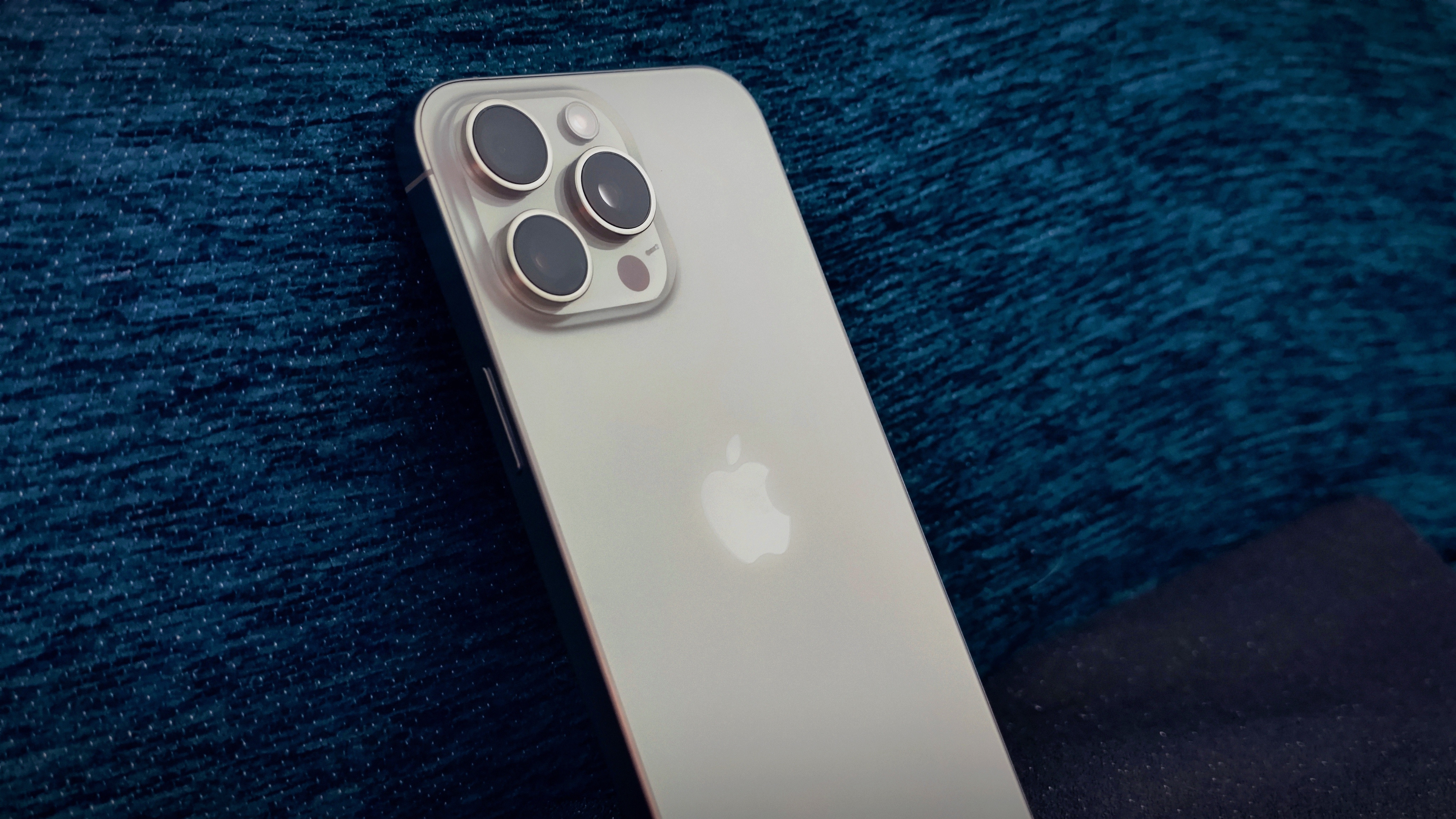 iPhone17Pro放弃钛金属原因就是为了省钱！赚更多的钱！[doge][do