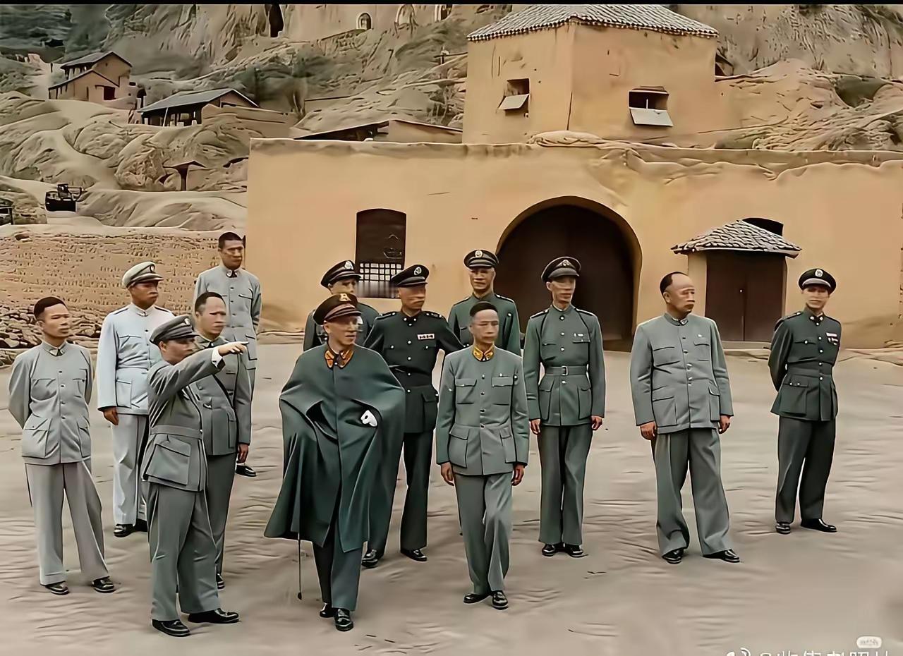 这张照片，当年的记者本想大肆宣扬蒋介石军队占领延安的所谓“重大胜利”，试图以此彰