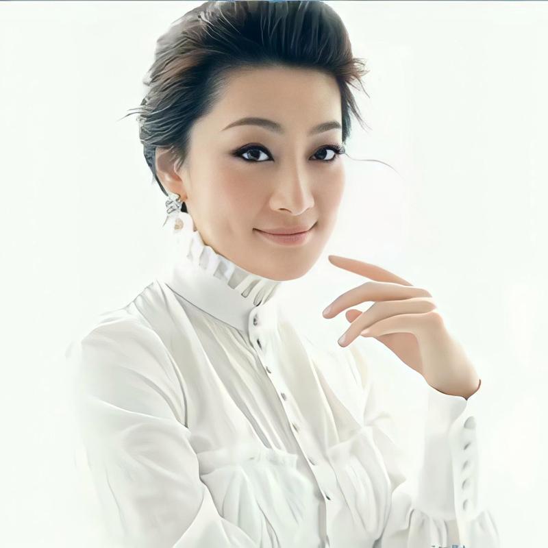 现在的宗馥莉已经陷入背水一战。香港高等法院驳回她解冻资产的上诉，家族内部三