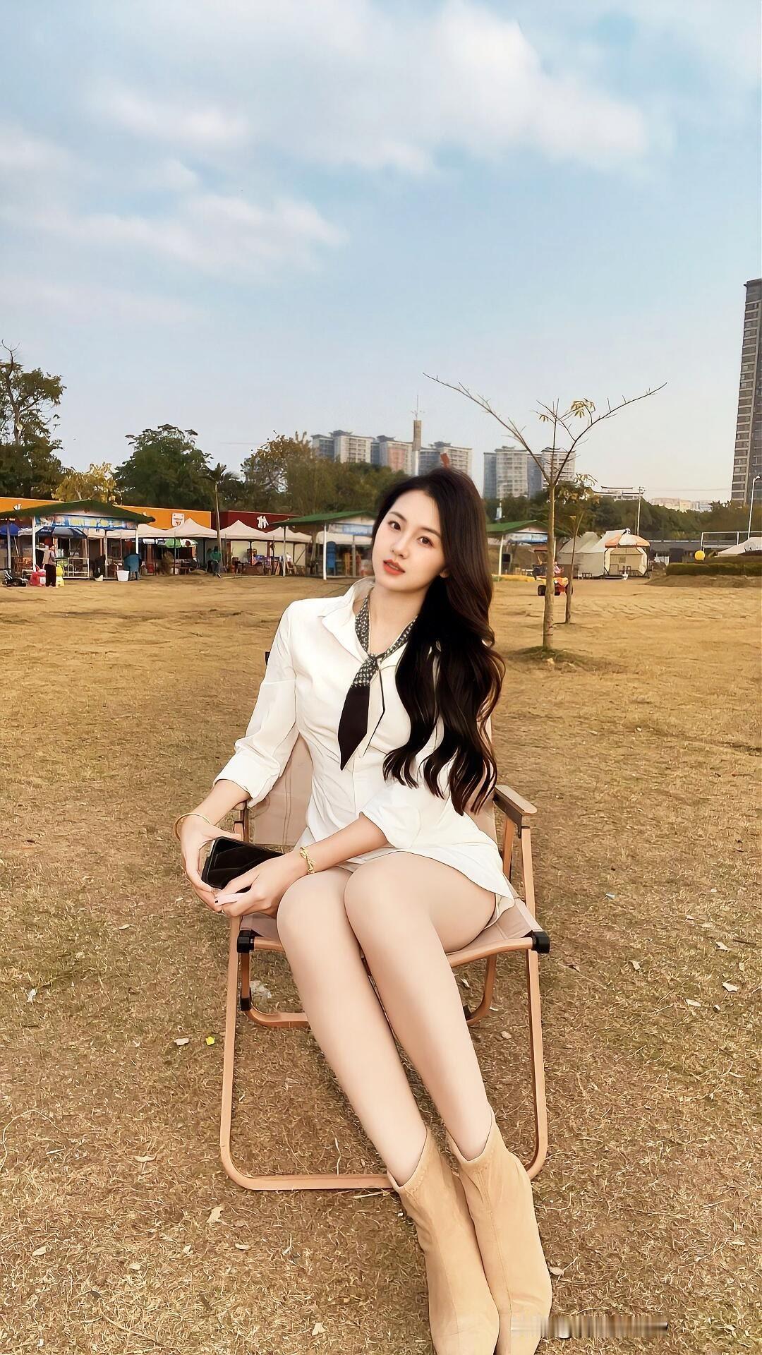 每日分享一句人生感悟人生就是在看透和学会里，慢慢活成更清醒更坚韧的自己。人生感悟