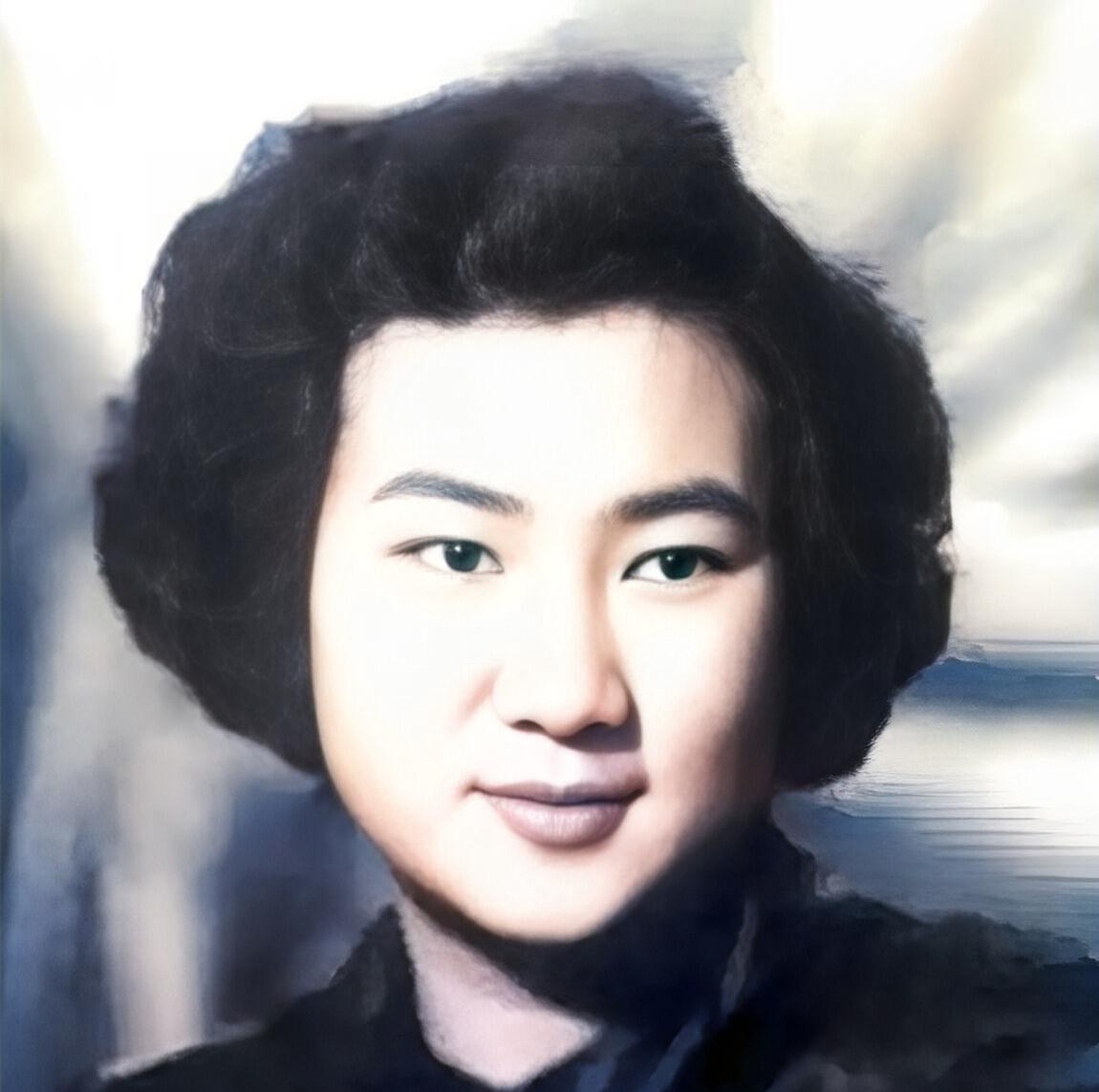 1943年，一辆满载战俘的闷罐车开进了纳粹集中营，刚一下车便开始搜身。突然，纳粹