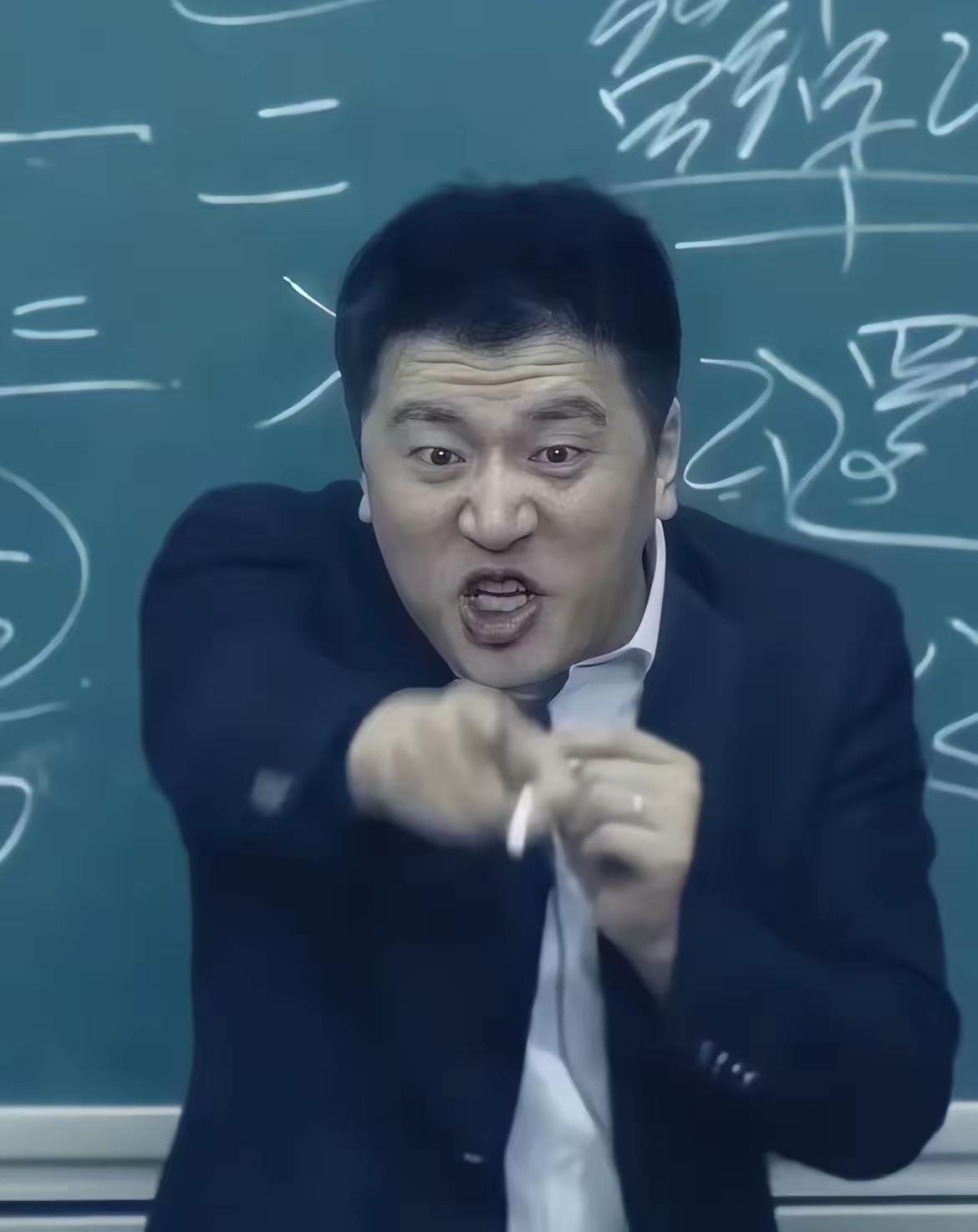 “出口成脏”张雪峰的网红毁灭之路刚开始进行直播，张雪峰主动介绍自己是来自黑龙