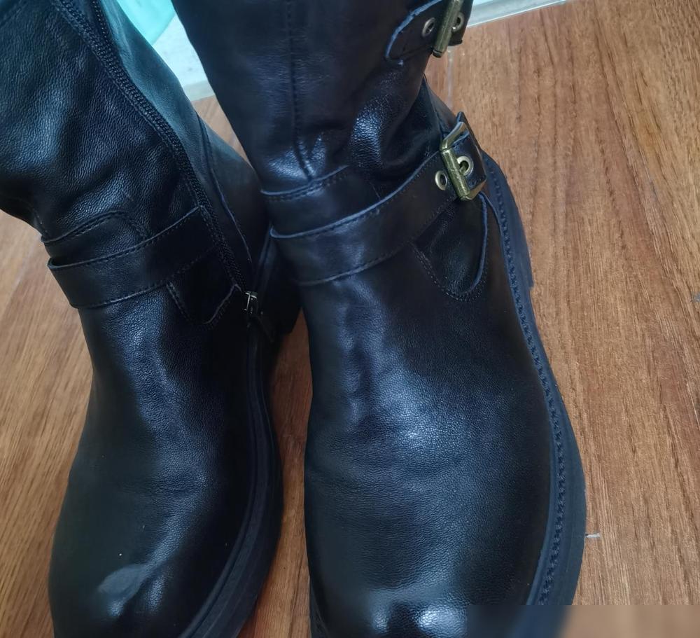 走路回来，老公说你脱了鞋，我看看你的脚。我想，脚有什么好看的呢。其实就是今天