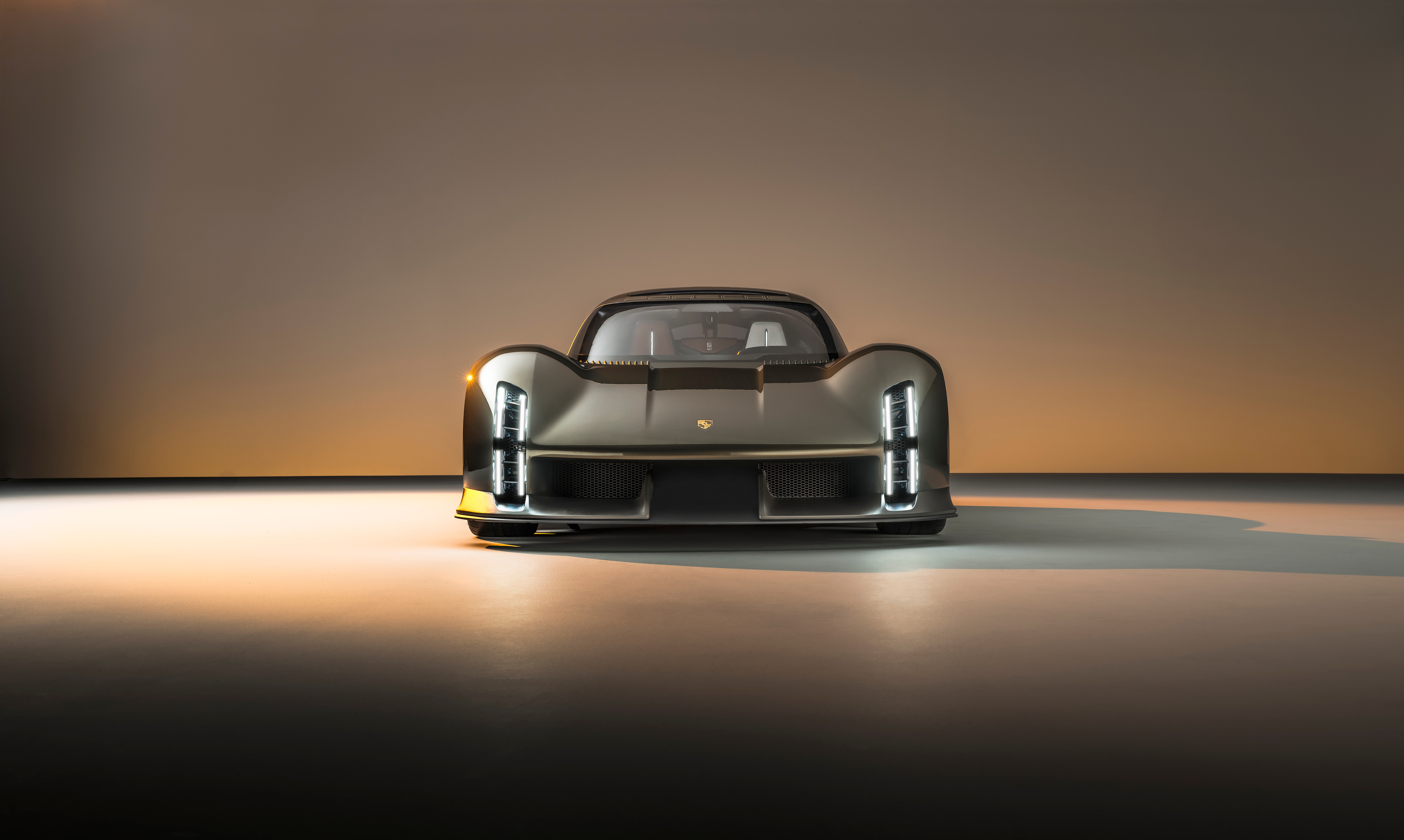 一些关于保时捷的新消息：1.保时捷计划推出一款定位高于911的超级跑车，和兰博基