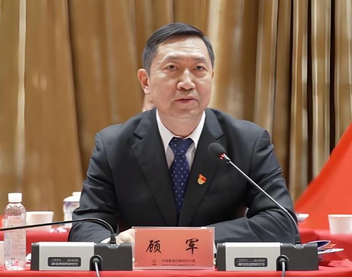 中核那个顾军被查了，我真是一点都不同情，你知道最恶心的是什么吗？不是贪了多少个