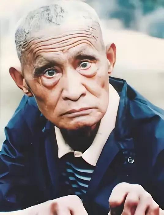 1930年，上海滩上，德国拳击手克利在擂台上连胜数位中国武师后，气焰嚣张。当他得