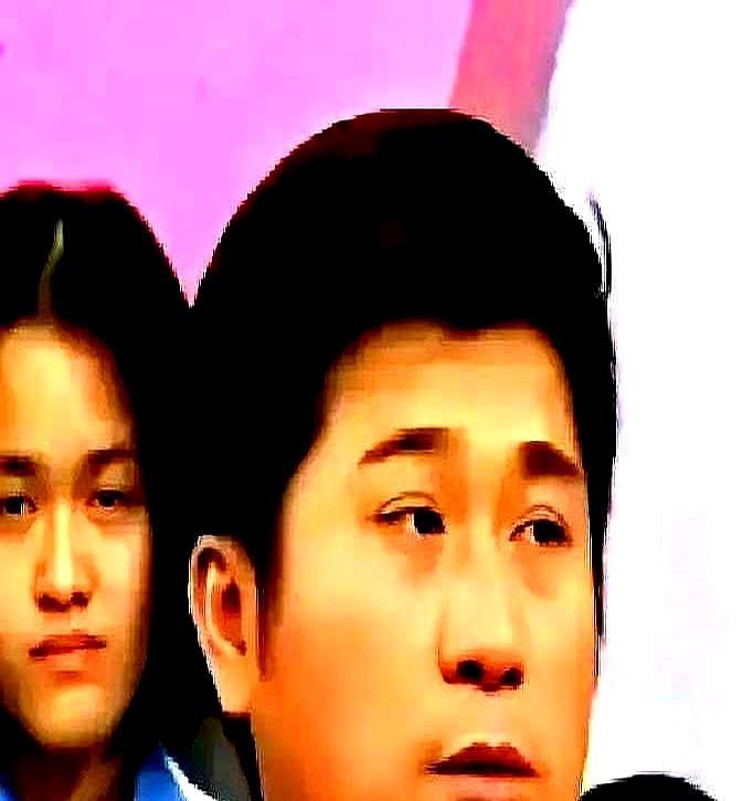 王菲打麻将输了28块钱，当场脸就挂不住了。刘嘉玲没劝，反而掏出手机怼脸就拍。