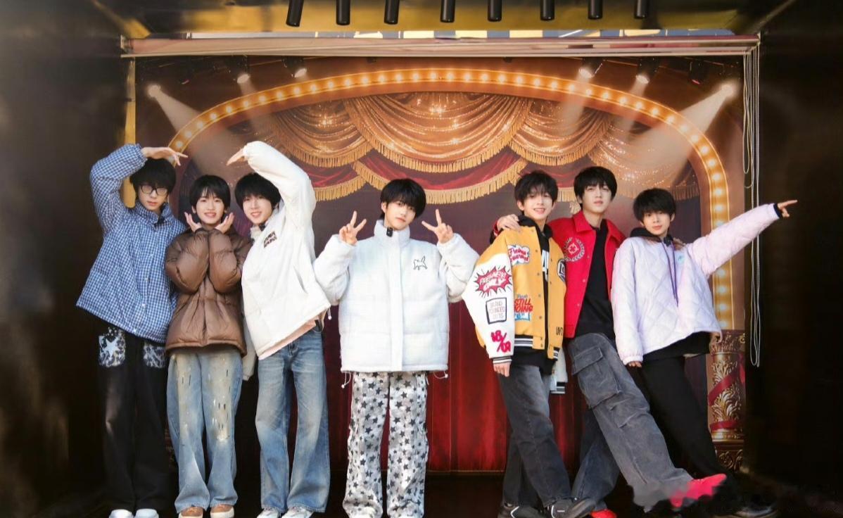 tg摆拍镜头前vs偷拍镜头外