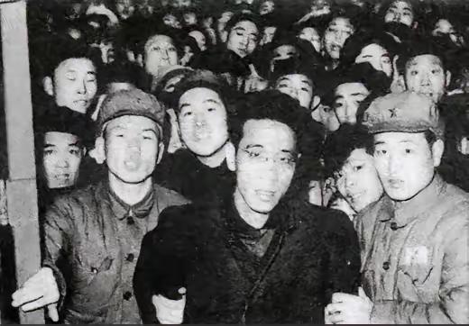 1951年，抗美援朝时，出现了一个诡异的现象，许多伤员在绑上绷带后没多久后，相继