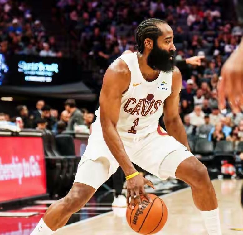 阿伦：原来得分这么简单。米切尔：比分焦作的时候我一点也不慌。哈登：不累，就随