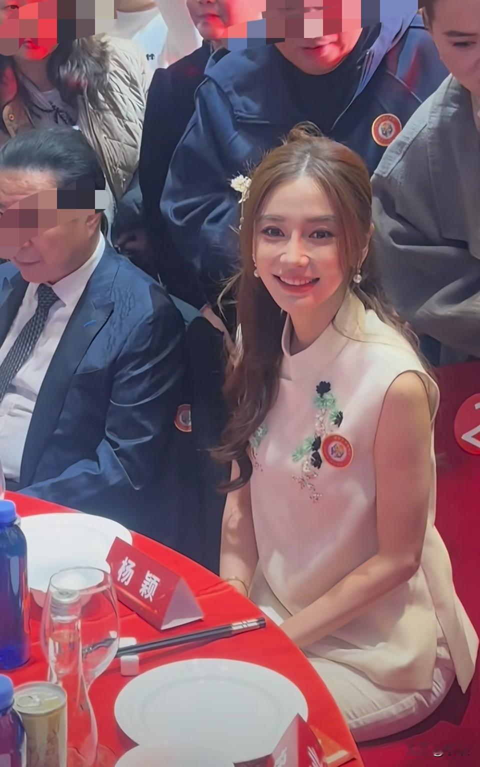 哇塞！baby真是人美心善，这个造型特别适合她很符合重阳节哦！ba