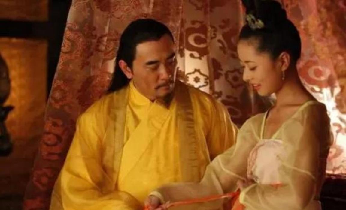 公元617年，李渊趁着酒醉宠幸了两个美人，玩得尽兴之后才沉沉睡了过去。第二天李渊