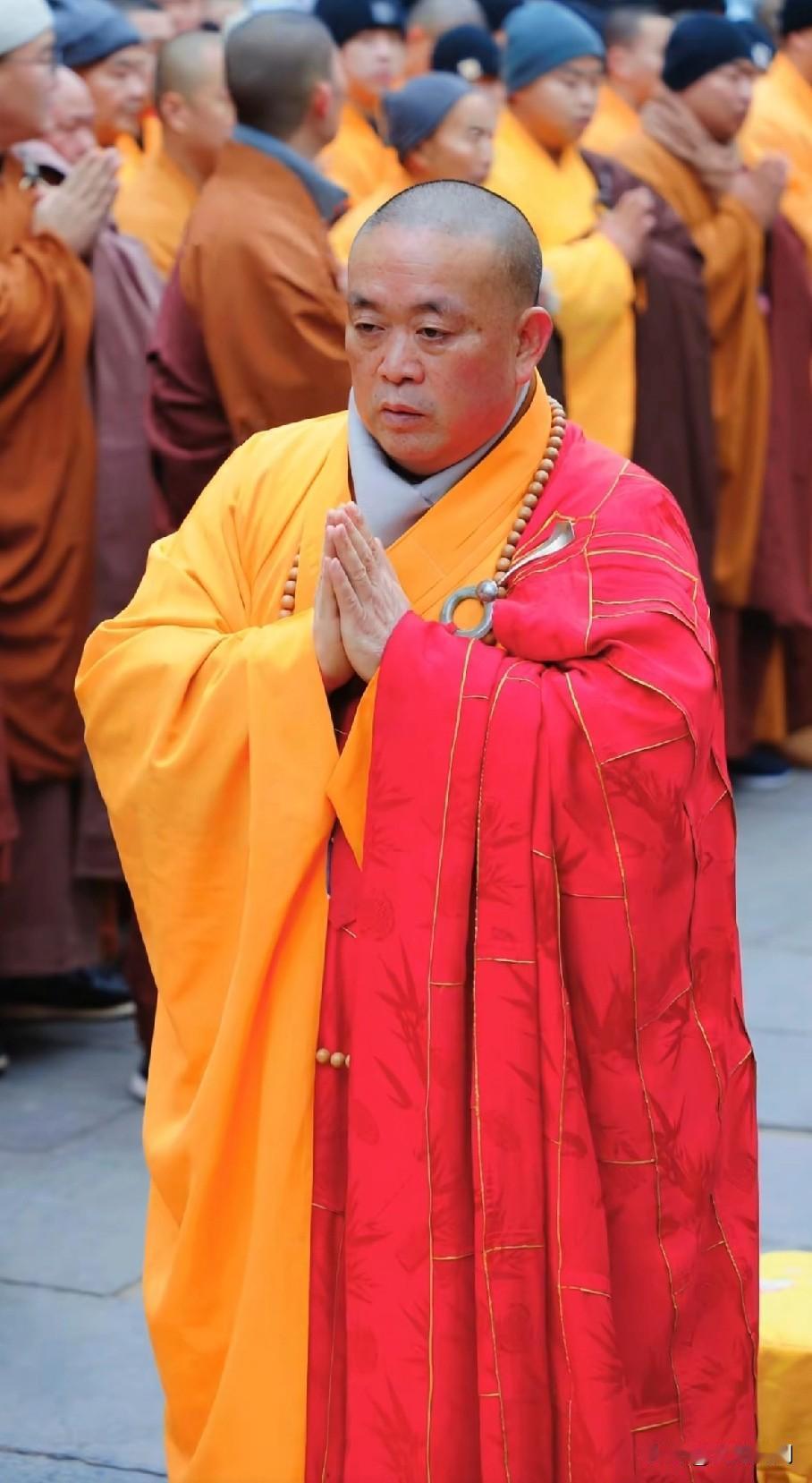 一个方丈的事儿,最后查着查着,成了“国家机密”。我跟你说,这四个字一出来,味道