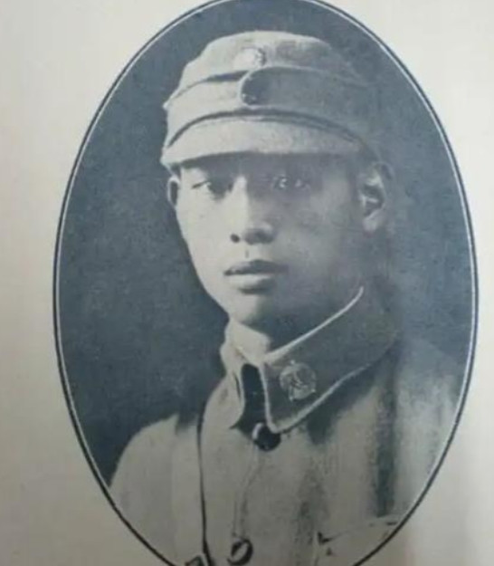 1939年，国军营长史恩华，被日军包围，师长大惊，连忙组织人员营救，谁知营长却说
