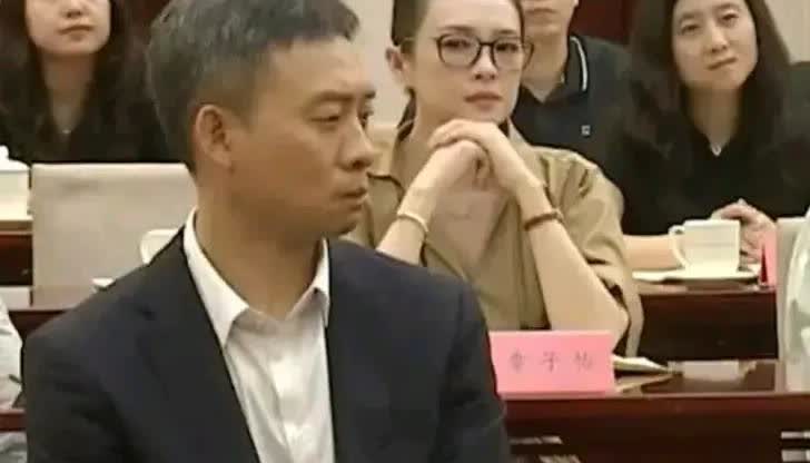 章子怡这眼神儿…无力回天啊！他怎么还坐我前边去了我可是国际章啊这小子