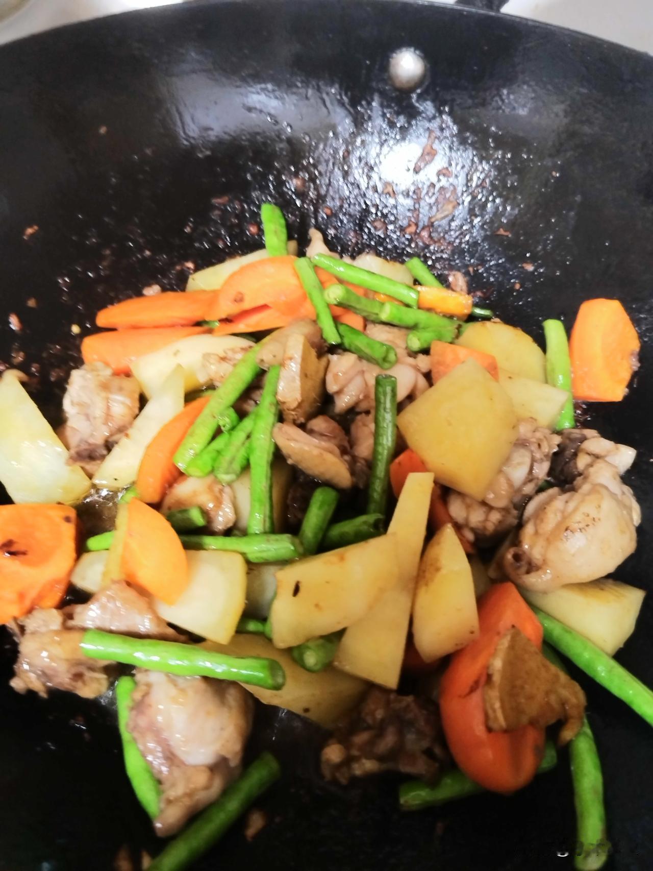 随便乱炖一锅出，做饭就跟做人一样，你认真规律未必受人欢迎，你嬉笑怒骂不按常理出牌