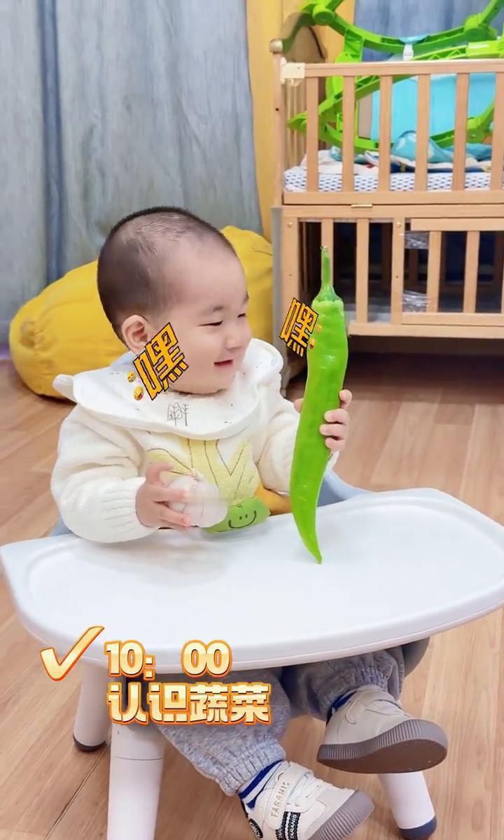 幼儿园不教拼音，却让孩子每周旋转3次90秒。你看到的乱跑，其实是前庭觉训练。