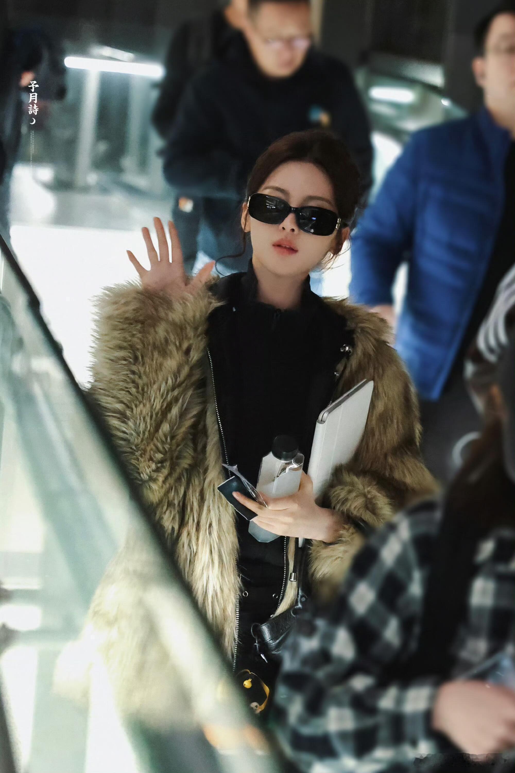 杨超越穿搭界的Noverone