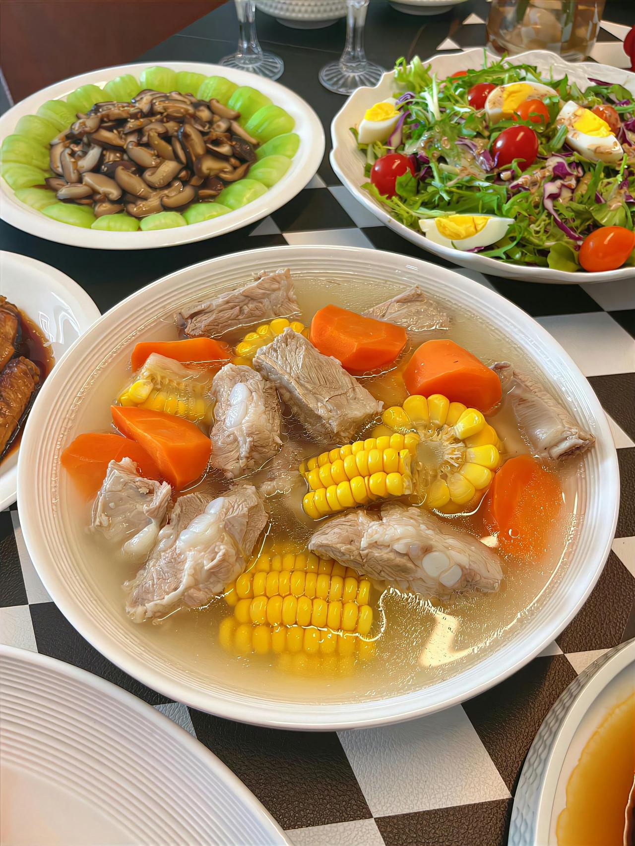 一、早餐:开启活力的“黄金餐”早餐通常被认为是一天中最重要的一餐。经过一夜的睡