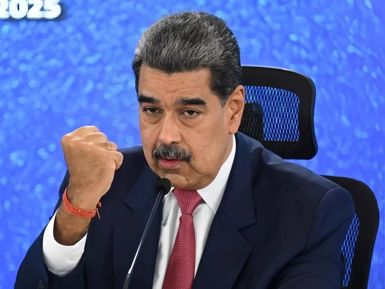 南美洲委内瑞拉总统马杜罗高度紧张，担心被美国定点清除。据报道，为防止遭定点清除或