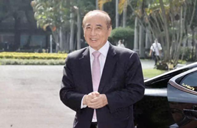 民进党“立委”钟佳滨说，时任“立法院长”是国民党籍的王金平，蓝营也认为民进党执政