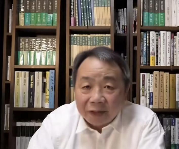 网络上铺天盖地的骂他，他觉得没有什么，他以为自己成了“名人”，这个大汉奸不要脸
