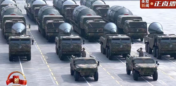 国之重器亮相一句打击范围覆盖全球让整个西方媒体失声今天阅兵整场最提气的一句