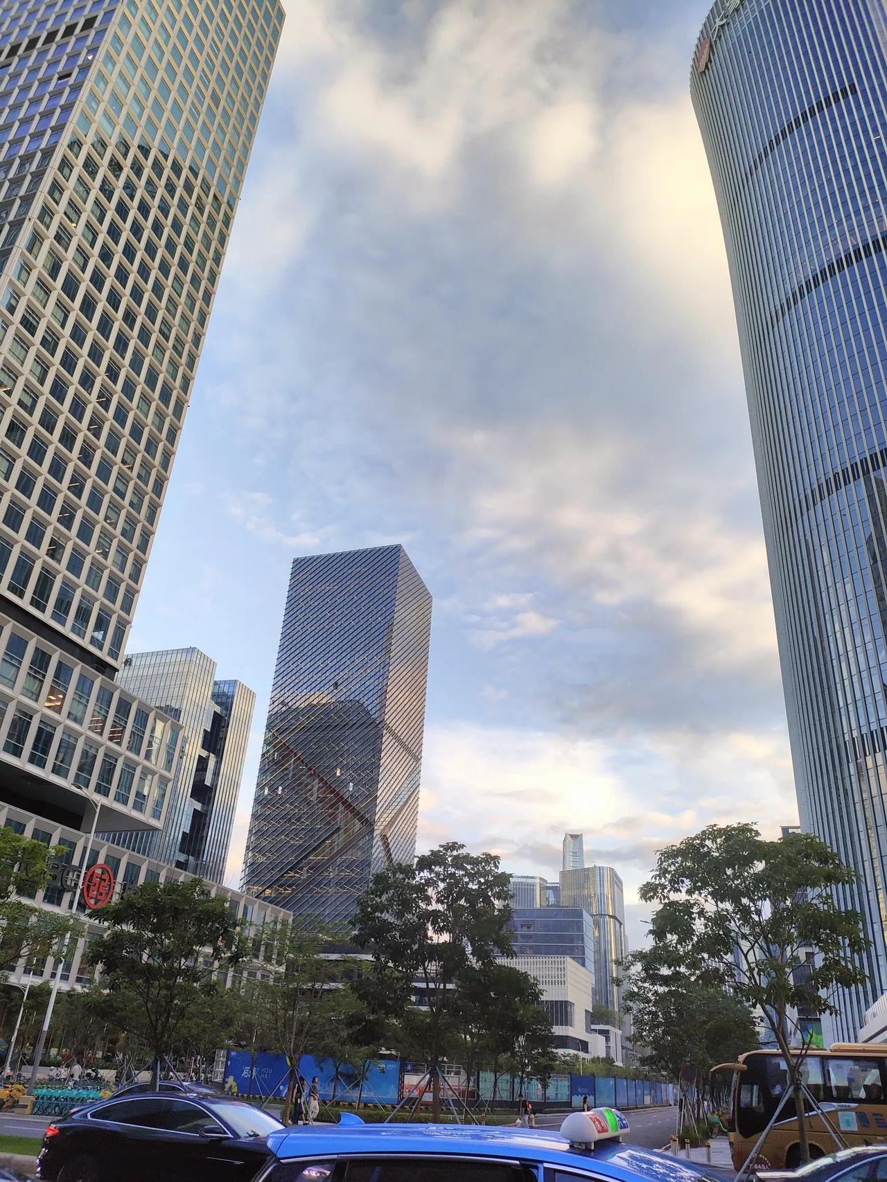 【深圳到处都是香港人】带孩子去深圳玩了几天，原来真的很多香港人，是不是香港人