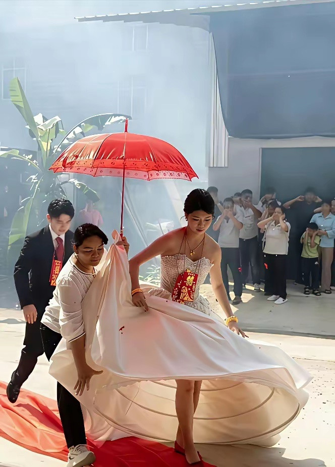 新娘子穿得这么随便啊