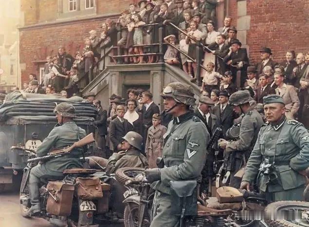 1940年5月15日，党卫军（当时是SS-Verfügungstrup