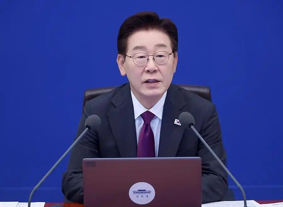 一句称呼，引爆了整个韩国！ 5月23日，韩国总统李在明发了一条祝贺朝鲜女足夺