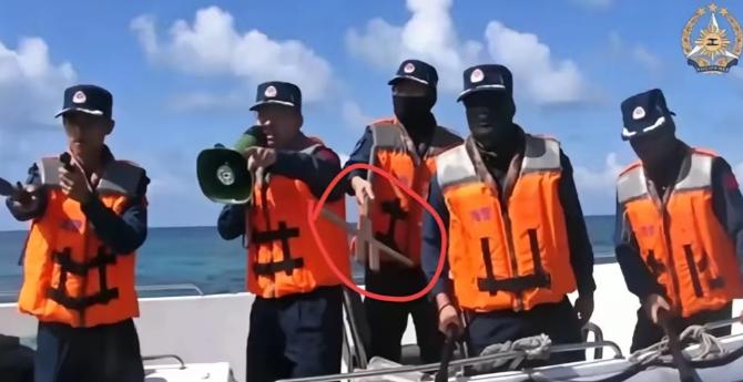 打完架才发现，中国海警手里拿的这是啥呀？在20号当天仁爱礁爆发的中国和菲律