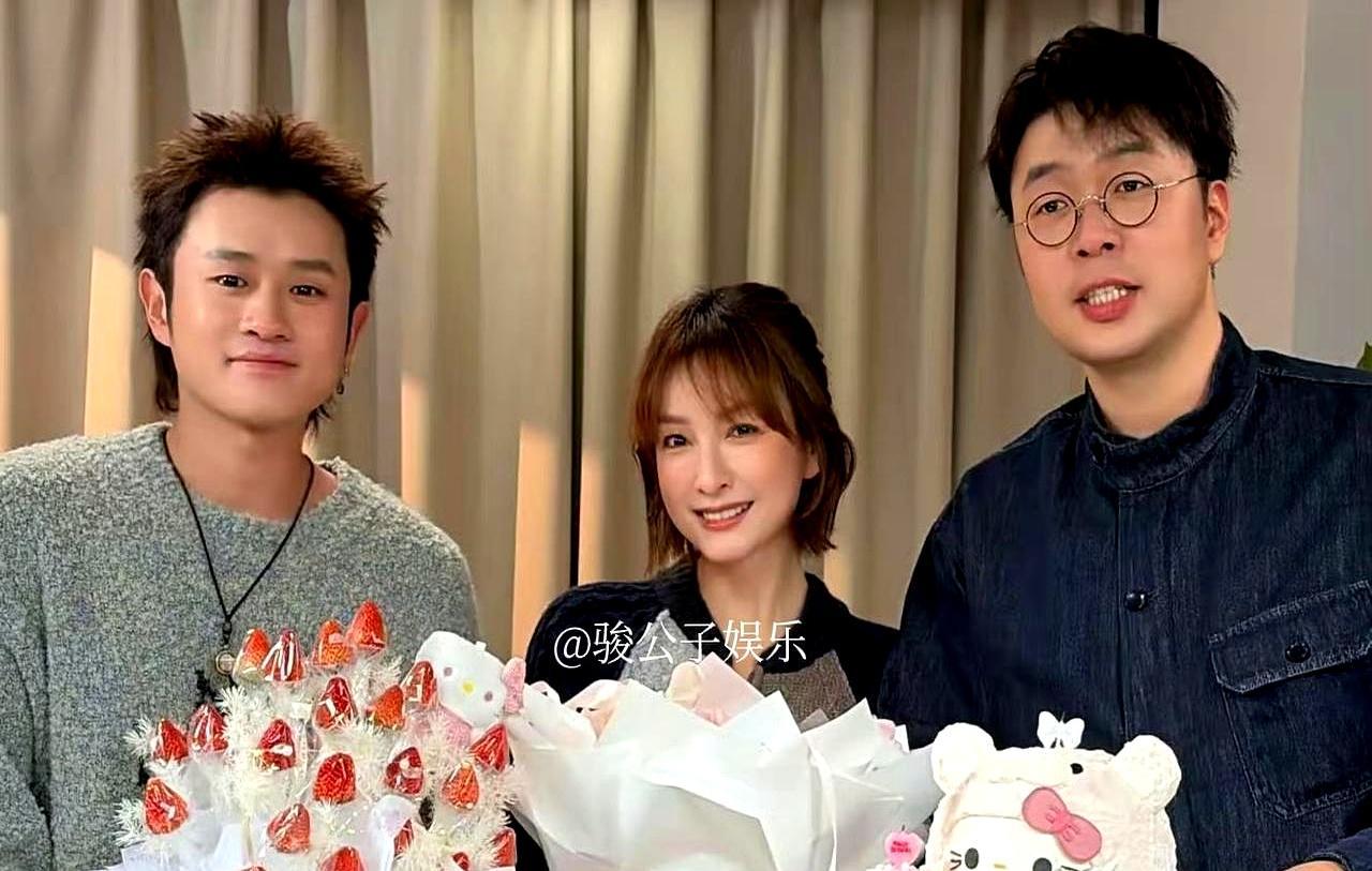 撕掉杜海涛那张“便利贴”，吴昕活了。43岁的吴昕，一个人住着200平的大房