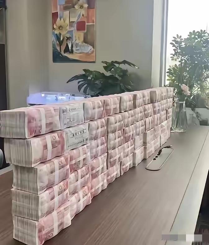 高薪真能满足贪欲吗？我看未必。原广东发展银行珠海分行行长屈建国，合法年收入达1