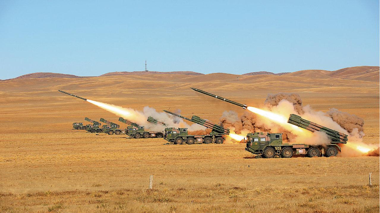 PHL-03，大名鼎鼎的“远火”火箭炮，现在也有了第一个实战战绩了。网上爆出视频