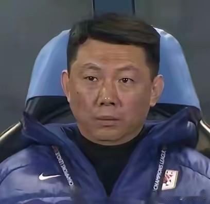 山东泰山队的乱象让（韩鹏）和（宿茂臻）离开教练组来埋单也不太合理！去年韩鹏代