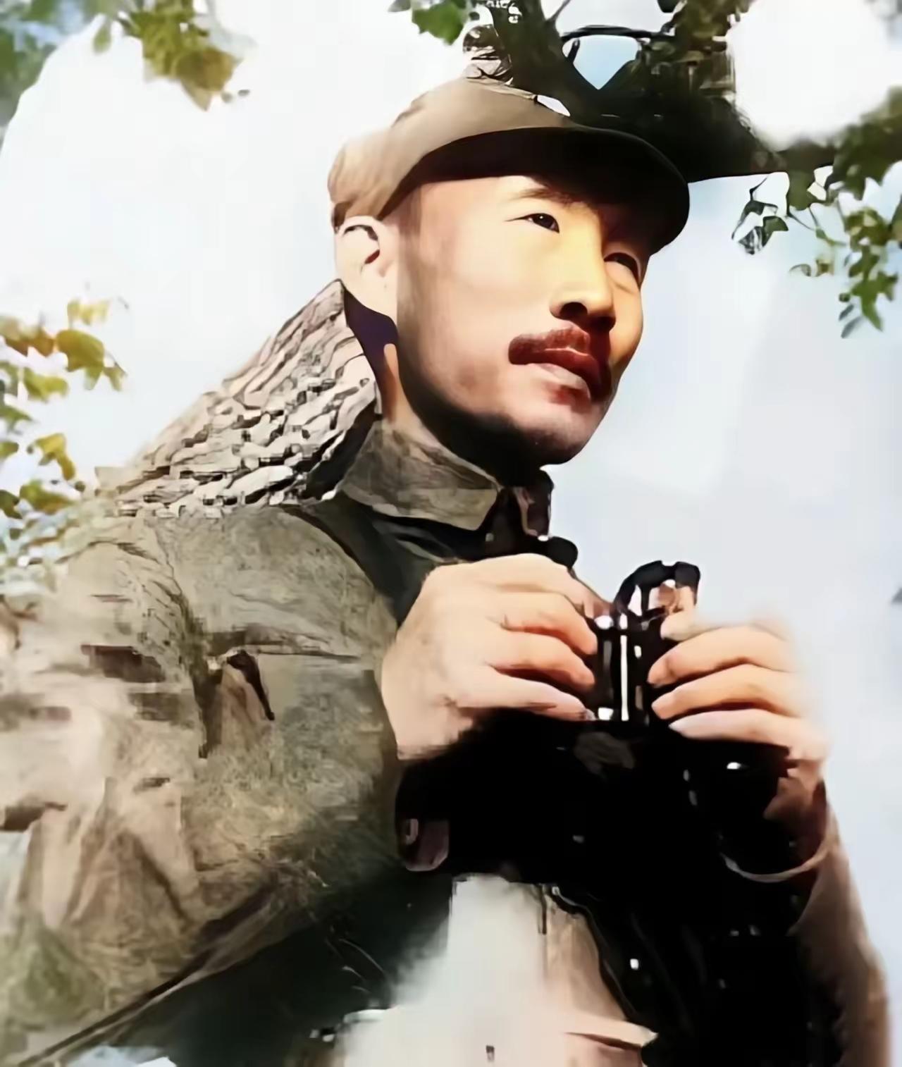 没想到抗战时的滇军，居然从云南徒步万里跑到山西打鬼子？这张老照片里举着望远镜的，