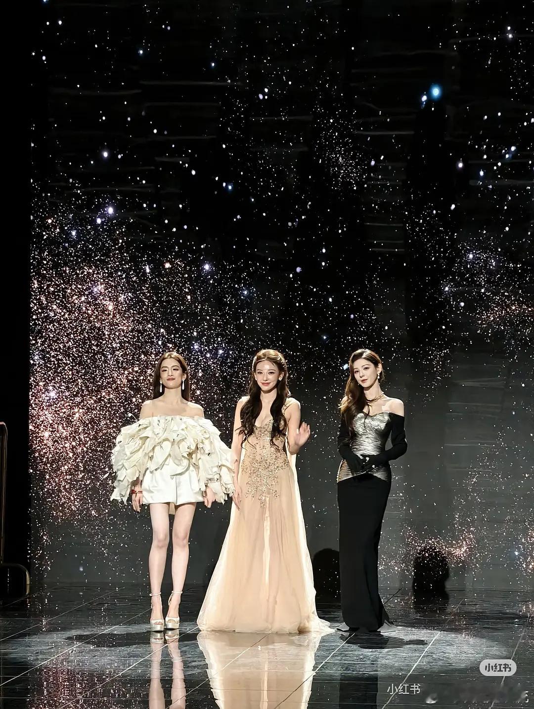 程潇为啥体态这么差她从小跳舞的，按理来说体态应该很好的呀，每次红毯还有商务，总感