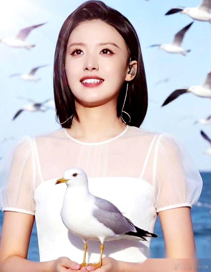 圈里都说，徐子尧这个人，不接代言。多少品牌方想把他的脸印在自家产品上，递过去的