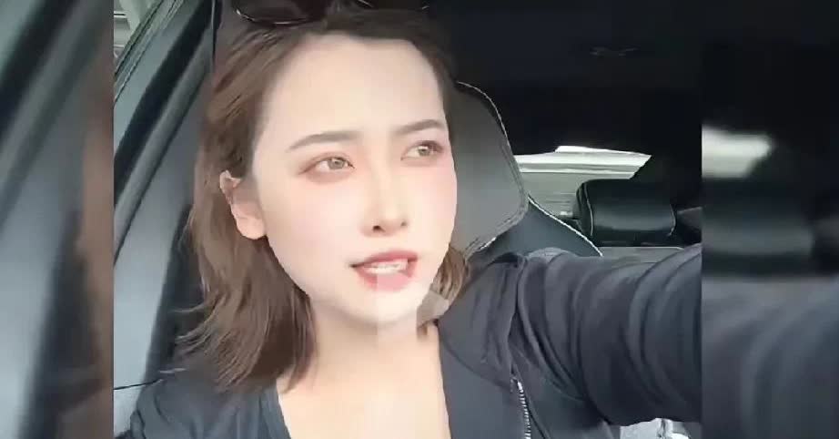 太抓马了！女乘客和女司机互撕，直接把网约车矛盾吵上热搜！一边是女乘客吐