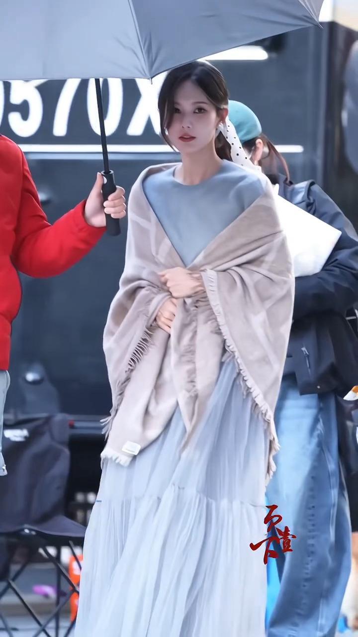 李一桐美人余新路透，好温婉的余梦