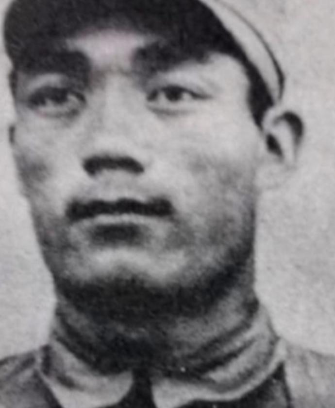 1952年，一名志愿军战士悄悄顺走一袋美军地雷，兴冲冲带回阵地向连长请功，谁知连
