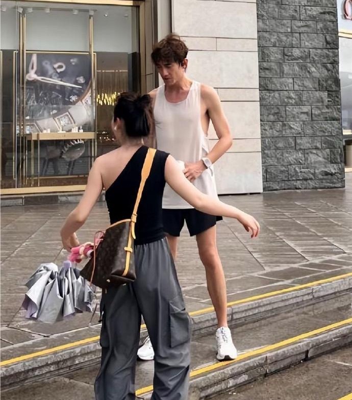 林更新该增肥了，身上没肉更显老了