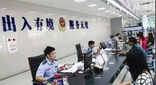中央这次反着来！以前，有些人玩的都是“先走人、再脱身”的套路：悄悄把老婆孩子往国