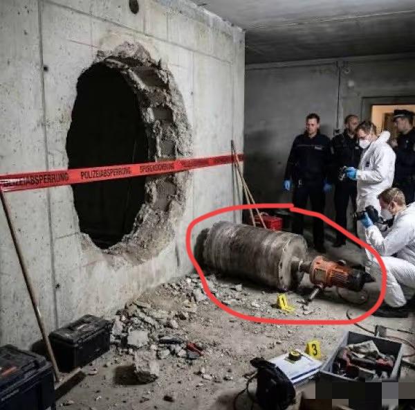 在德国银行打盗洞的这批人真是慢工出细活，竟然开出了个这么大的洞！一米见方就能过人