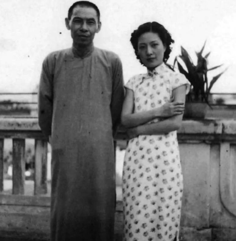 1933年的一天，杜月笙给梅兰芳打电话要4万大洋。梅兰芳为难地说：“杜老板