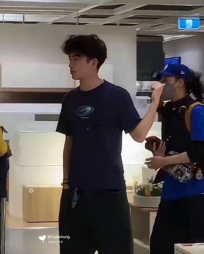 张柏芝是个好妈妈，孩子都教的特别好，看样子大儿子是要在澳洲读书吗？宜家买家具及用